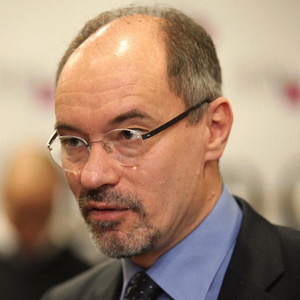 "Oraşele noastre stau încă sub semnul speculei imobiliare cu control politic"